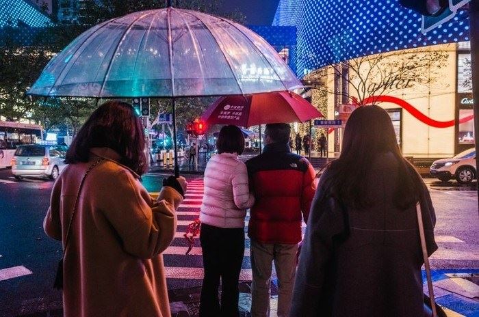 雨中行人示例2
