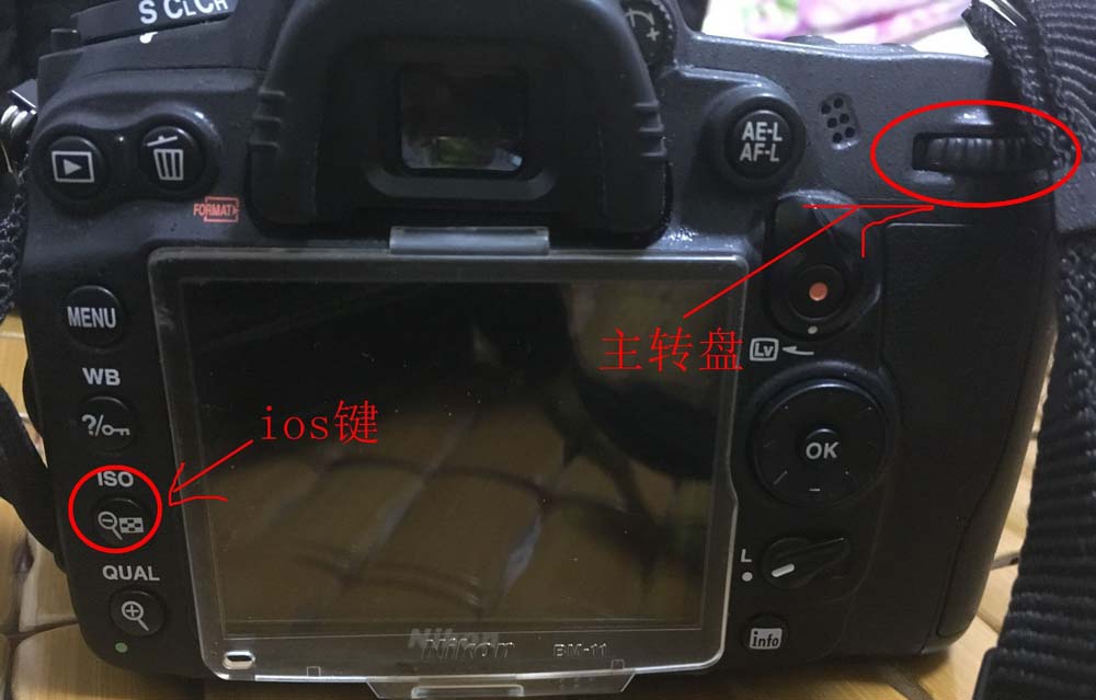 尼康D7000 ISO按钮与主拨盘操作