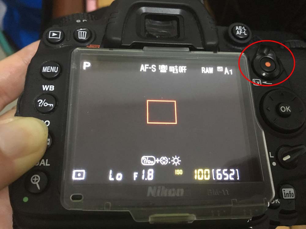 尼康D7000主屏幕开关按钮