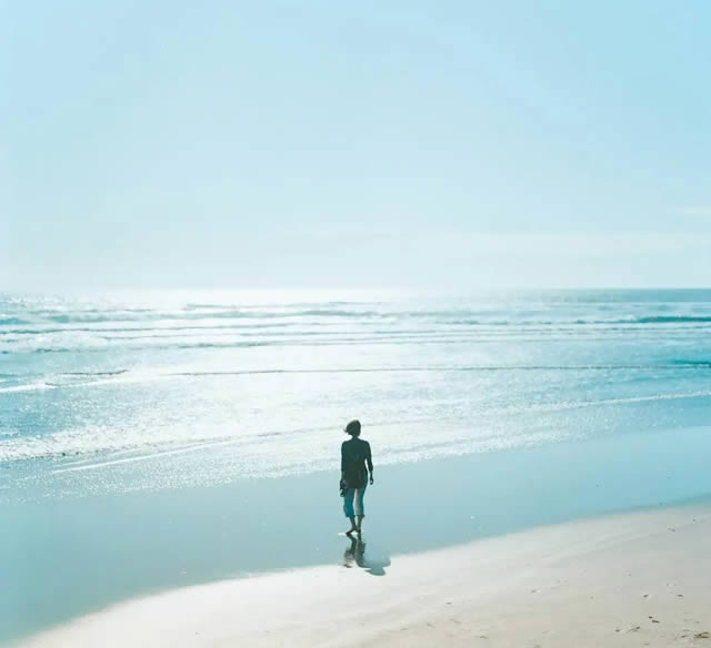 海边背影