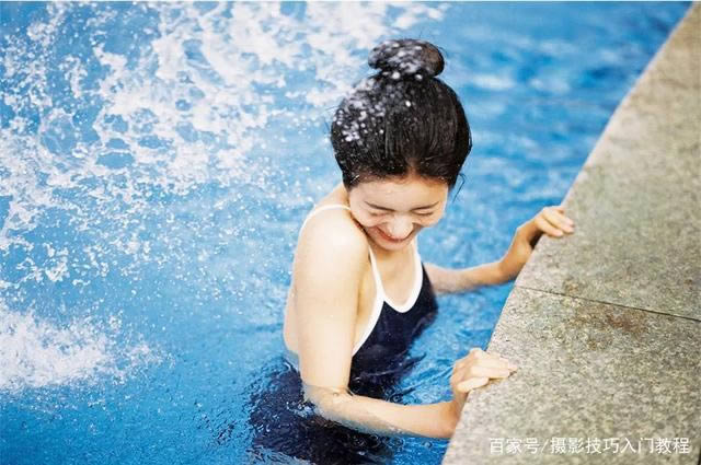 泳池边泼水