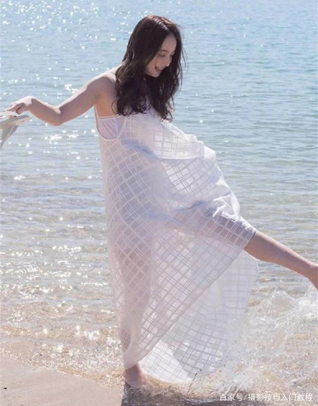 抬腿踢水